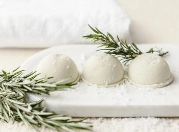 MINISTERSTWO. Półkula do kąpieli - Rozmaryn z solą, 60 g