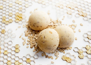 MINISTERSTWO. Półkula do kąpieli - Mleko miód owies, 60 g